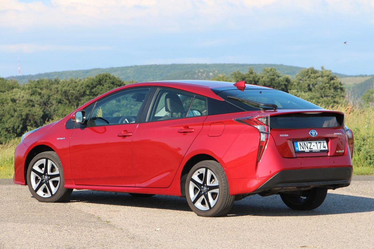 TOYOTA PRIUS