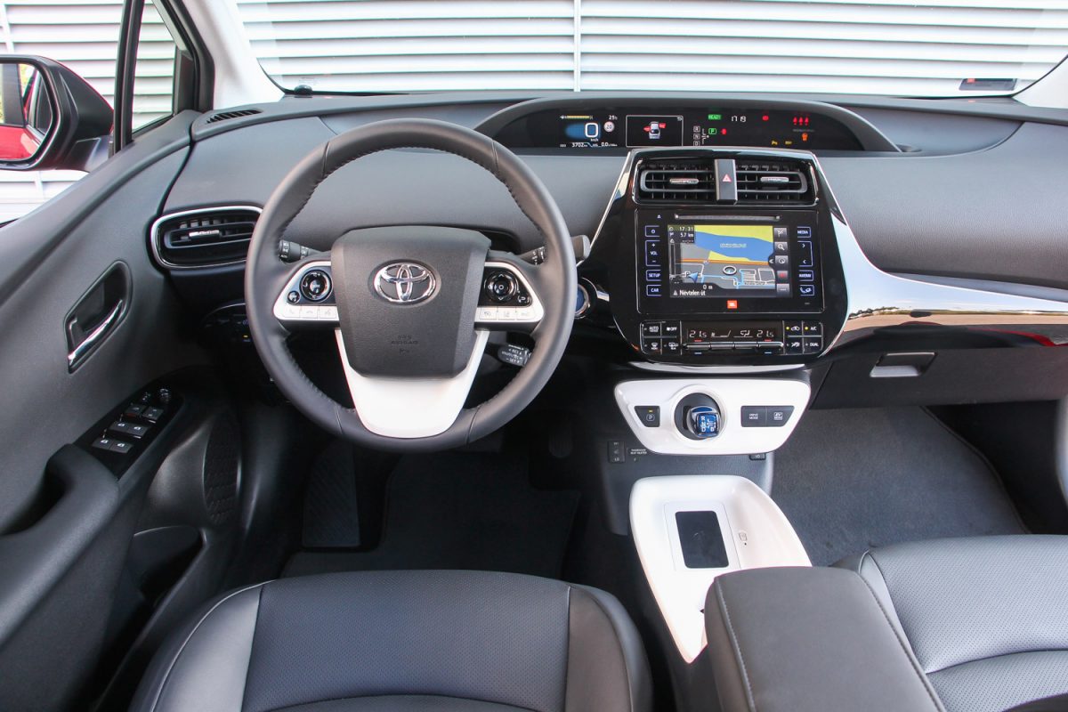 TOYOTA PRIUS