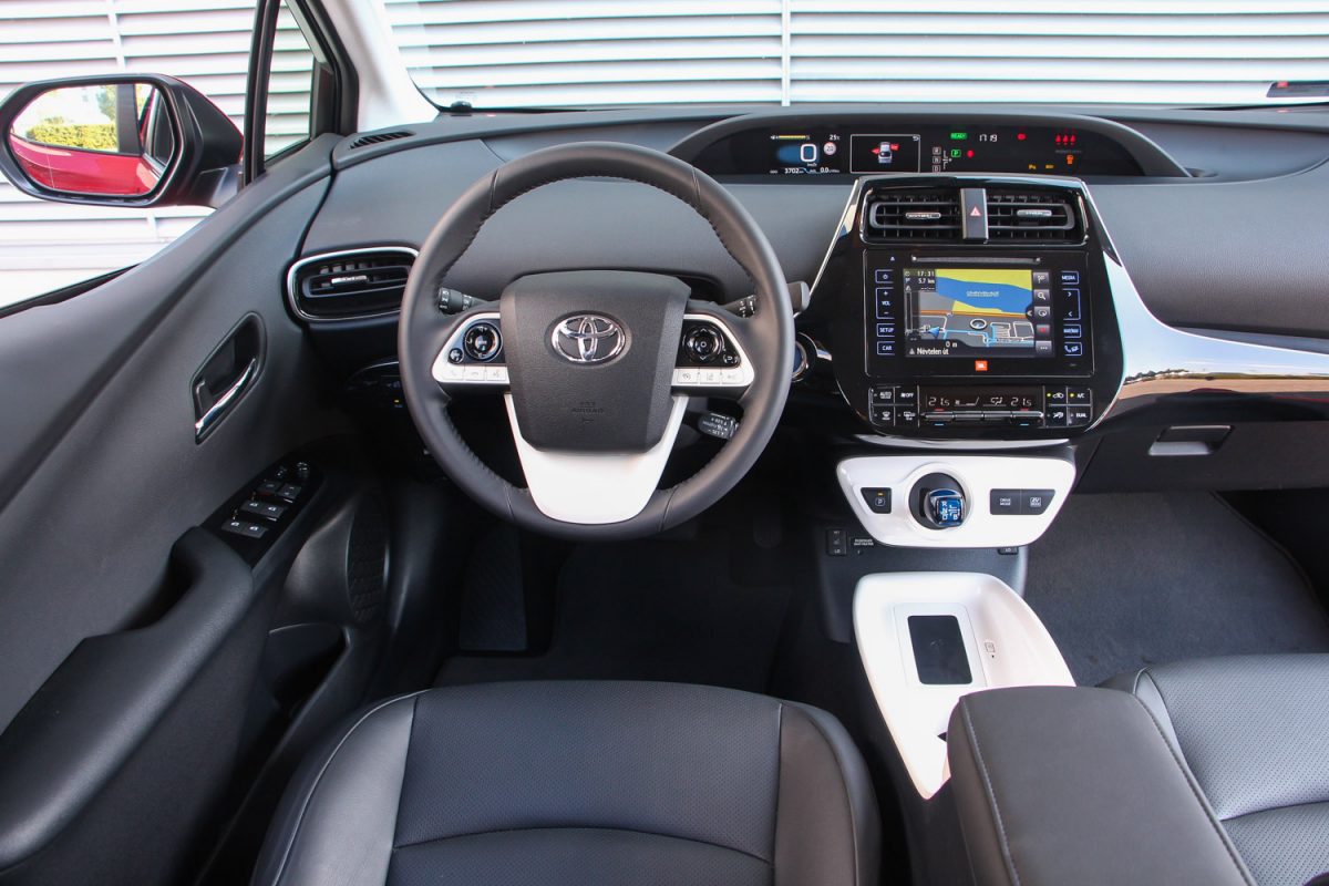 TOYOTA PRIUS
