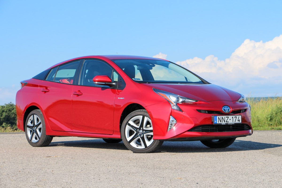 TOYOTA PRIUS