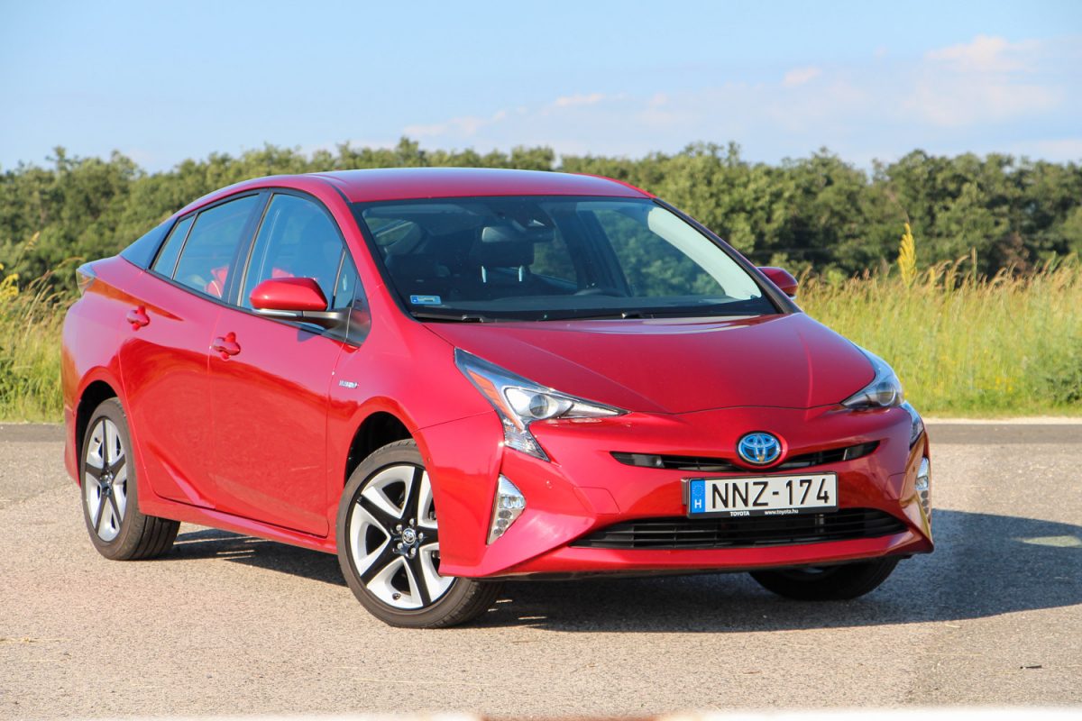 TOYOTA PRIUS