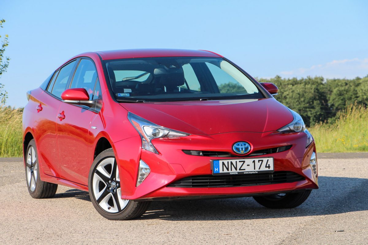 TOYOTA PRIUS