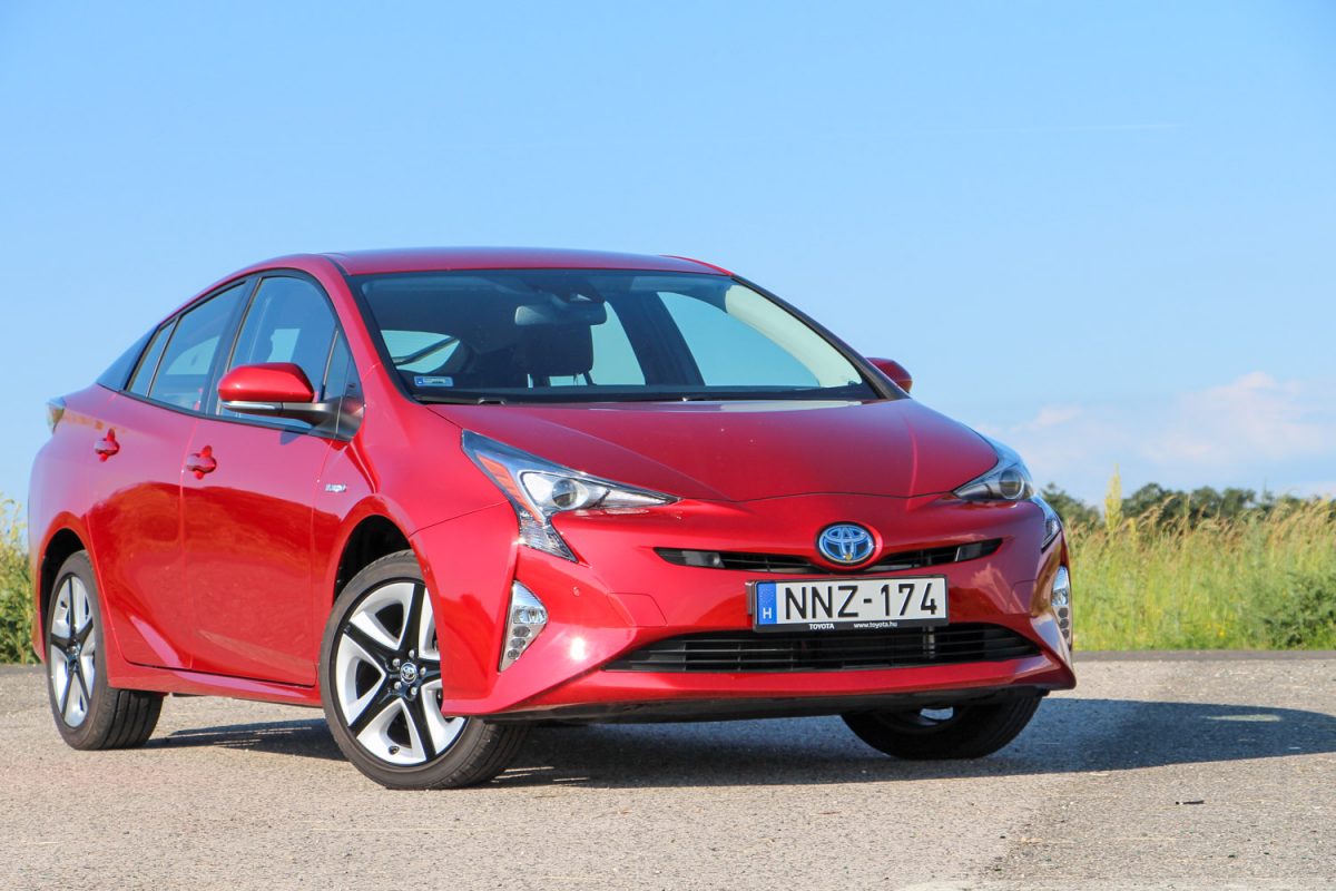 TOYOTA PRIUS