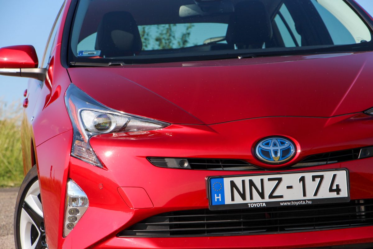 TOYOTA PRIUS