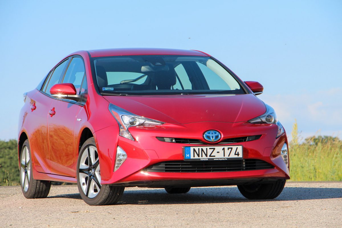 TOYOTA PRIUS