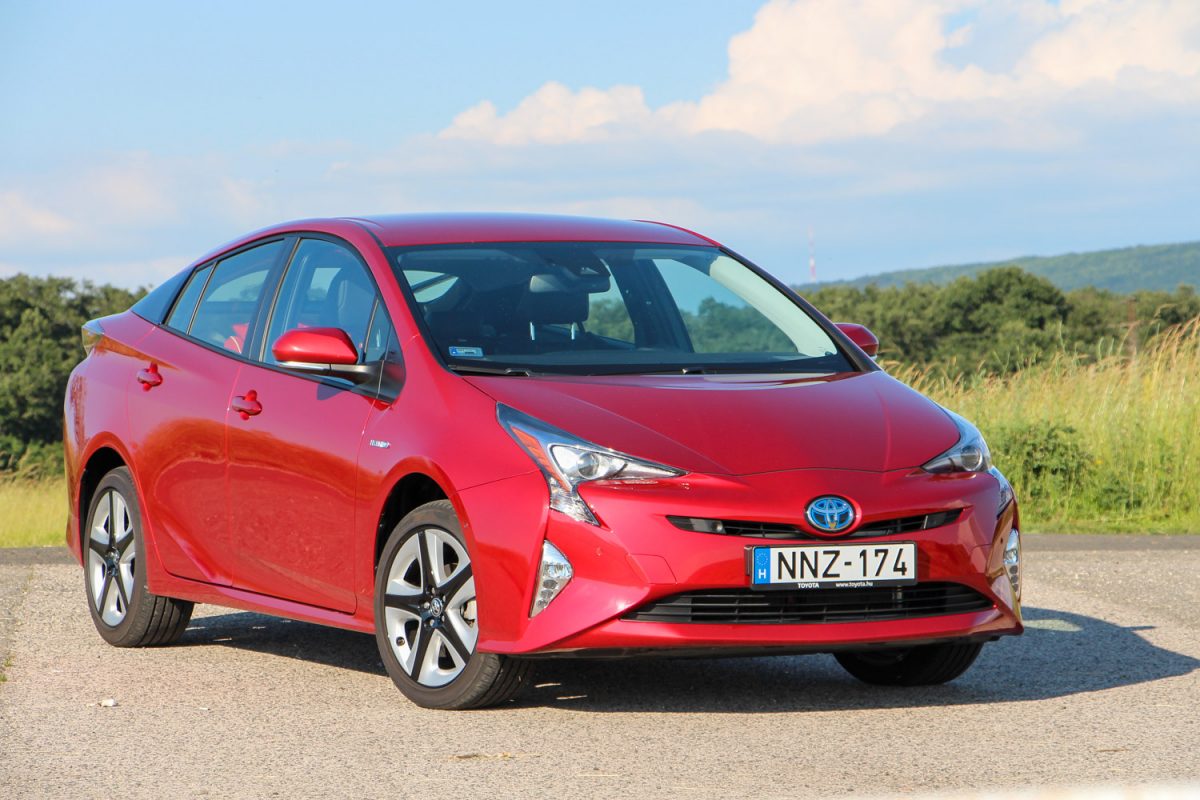 TOYOTA PRIUS