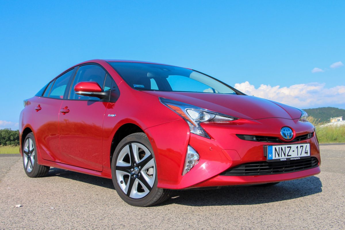 TOYOTA PRIUS