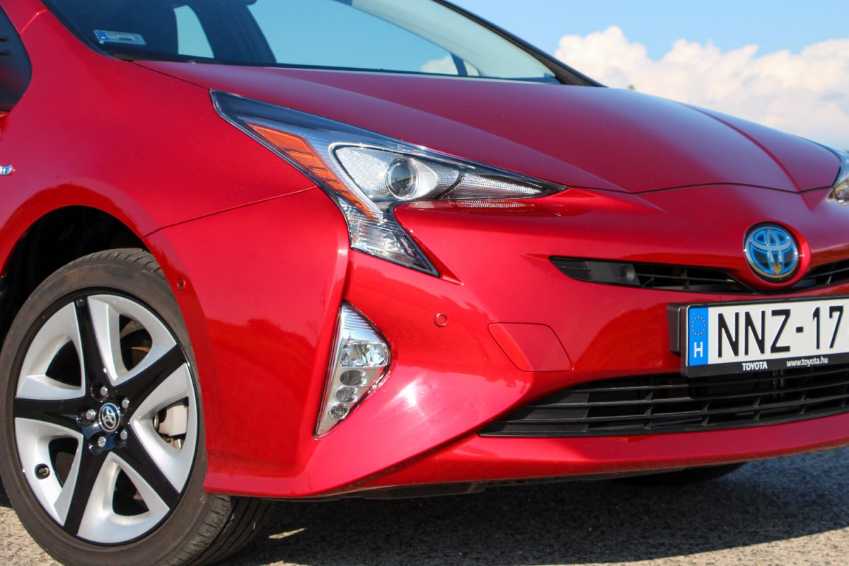 TOYOTA PRIUS