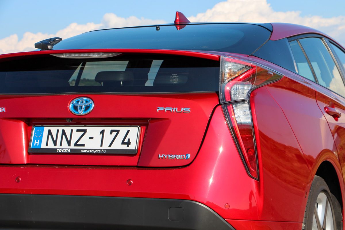TOYOTA PRIUS