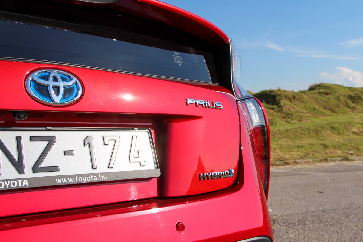 TOYOTA PRIUS