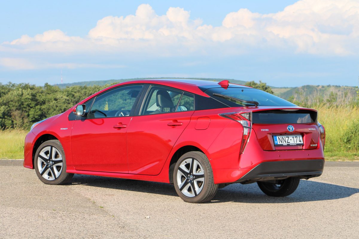 TOYOTA PRIUS