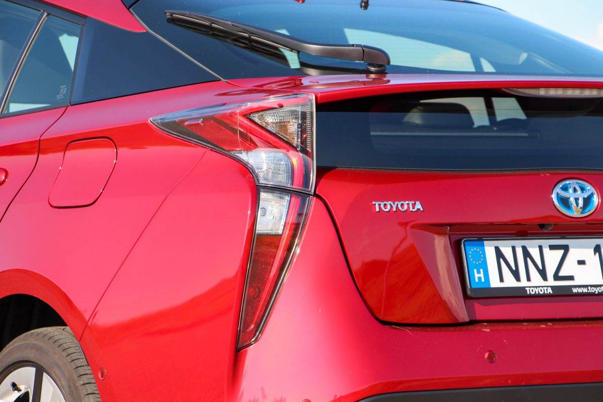 TOYOTA PRIUS