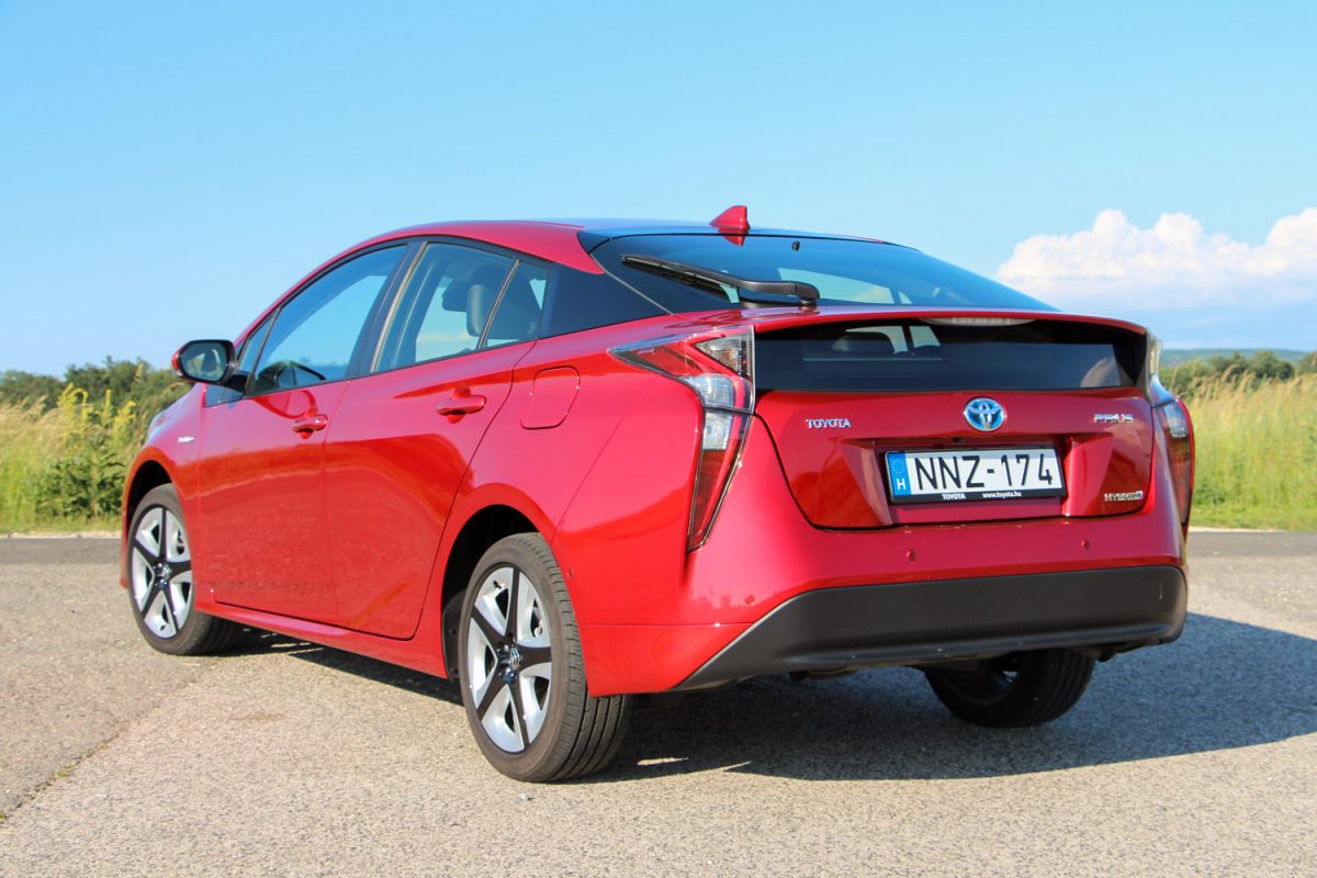 TOYOTA PRIUS