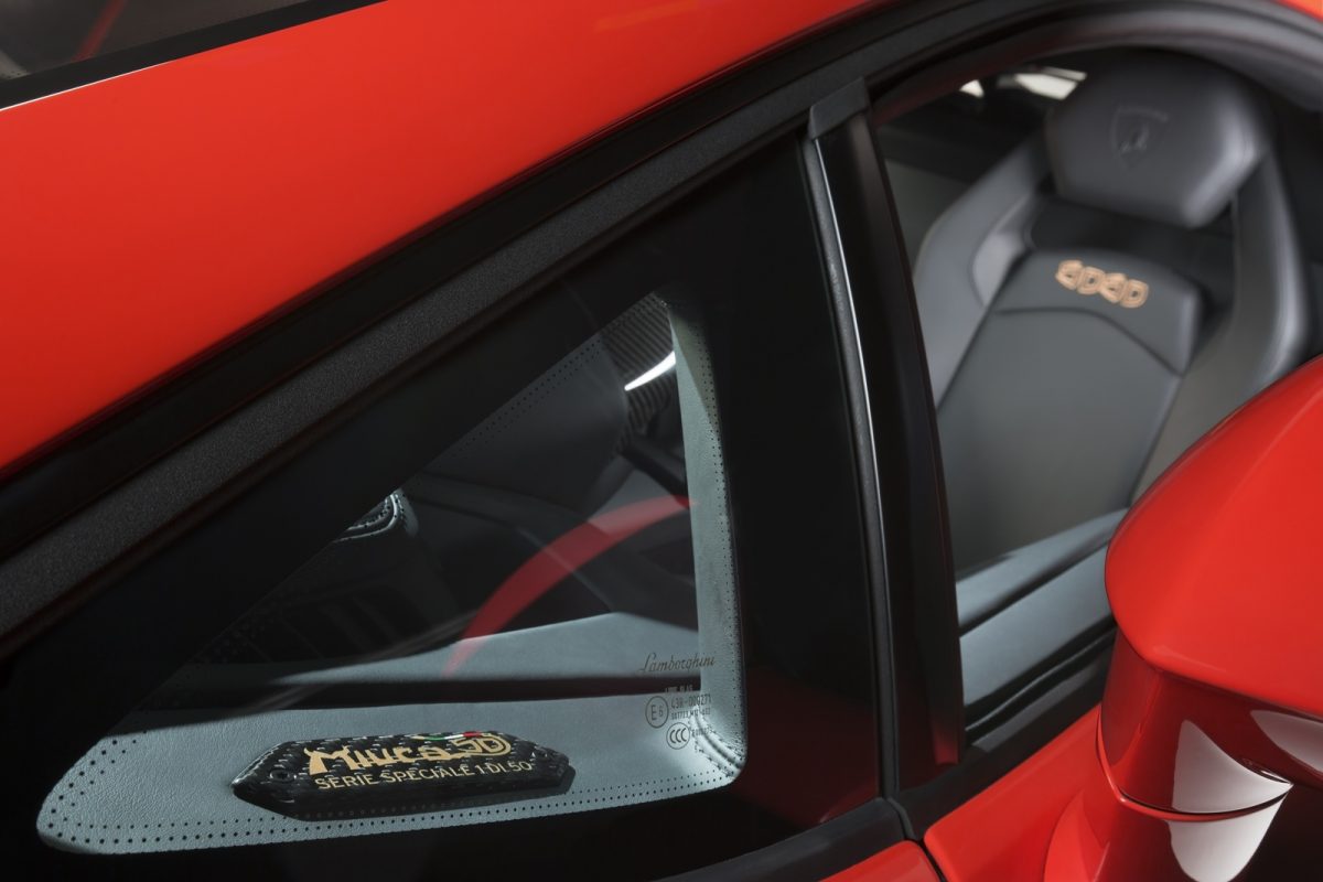 LAMBORGHINI AVENTADOR