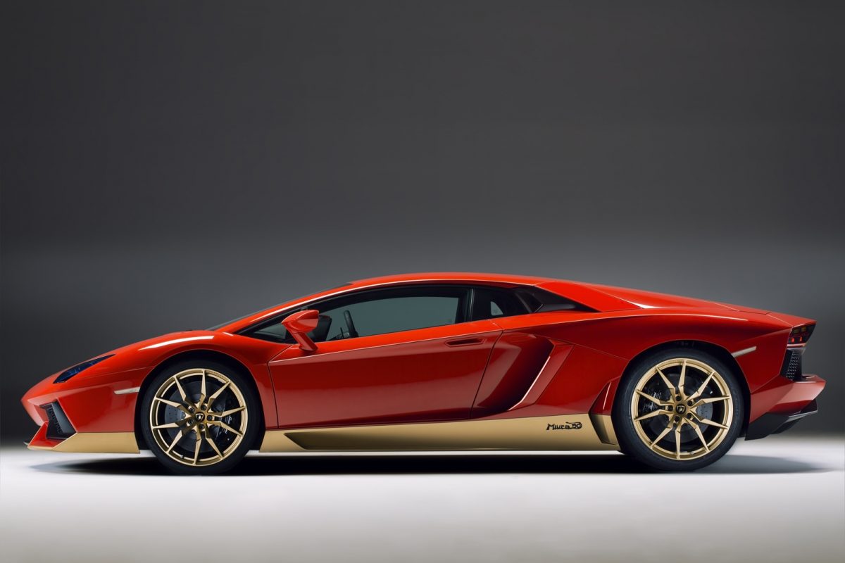 LAMBORGHINI AVENTADOR