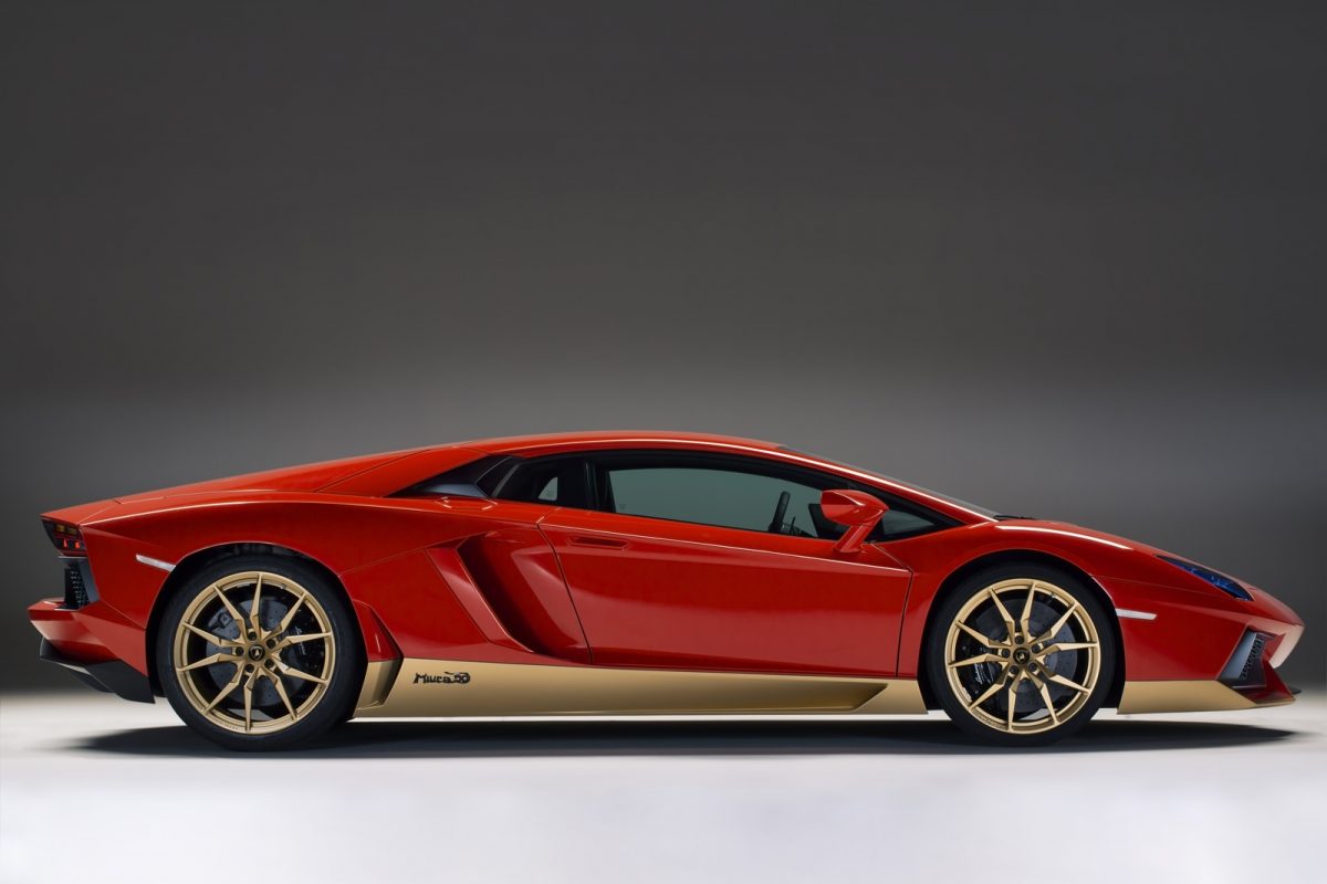 LAMBORGHINI AVENTADOR