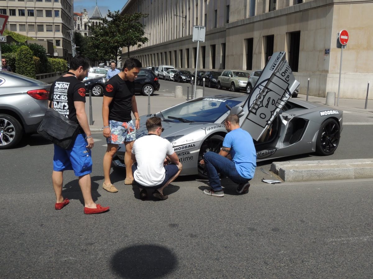 LAMBORGHINI AVENTADOR