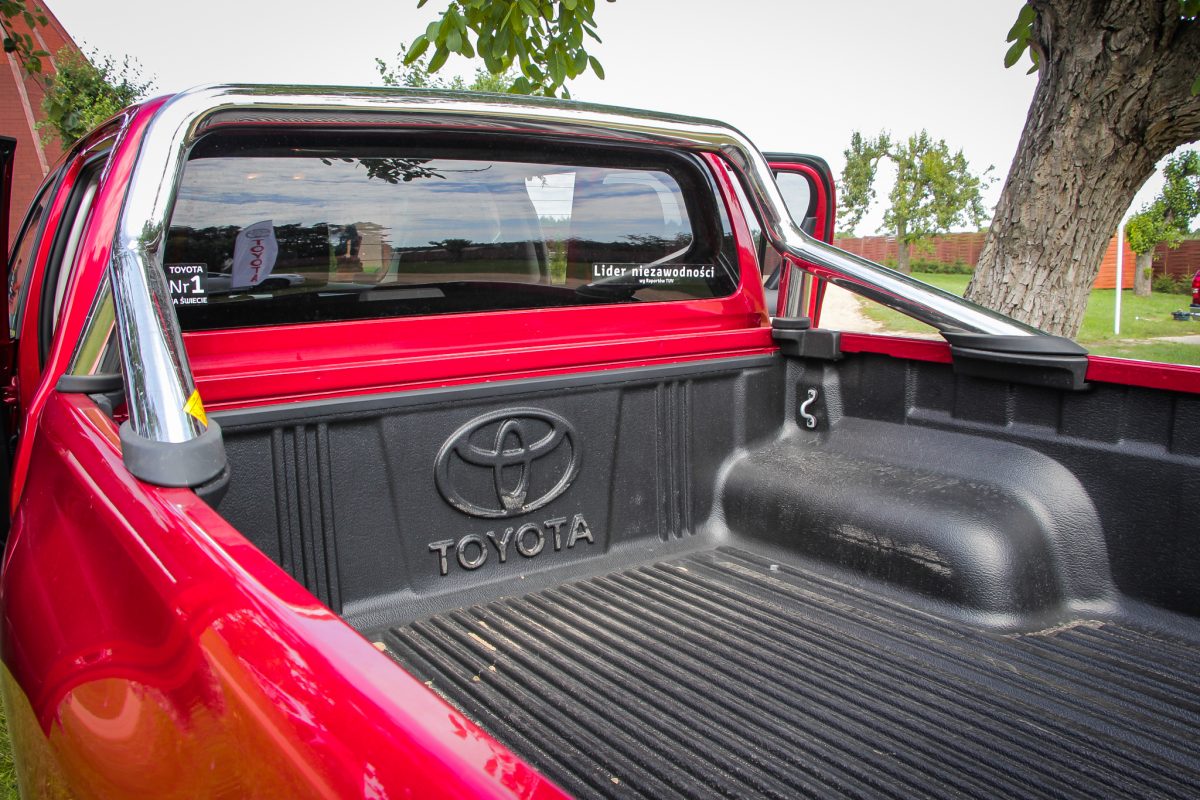 TOYOTA HI LUX