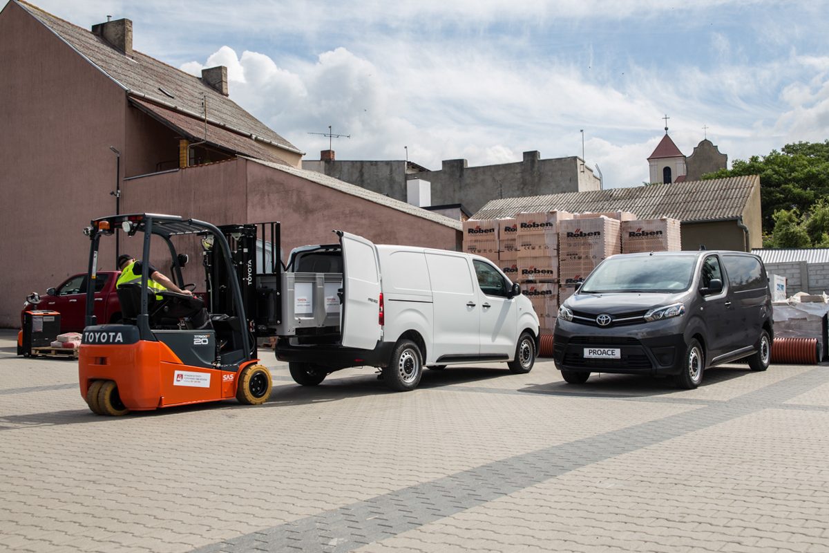 TOYOTA PROACE