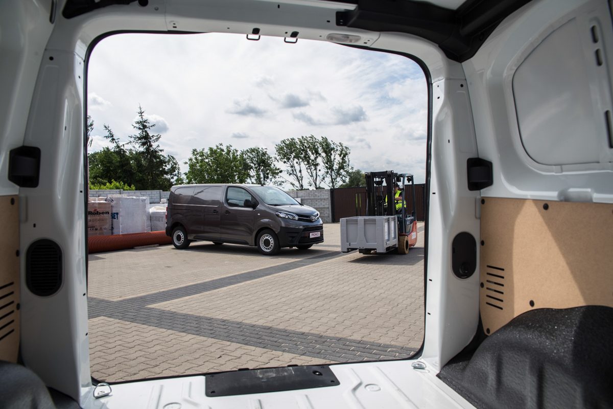 TOYOTA PROACE