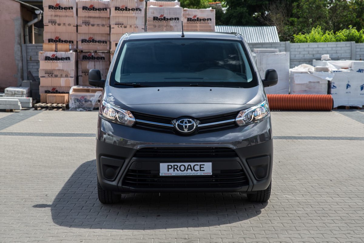 TOYOTA PROACE
