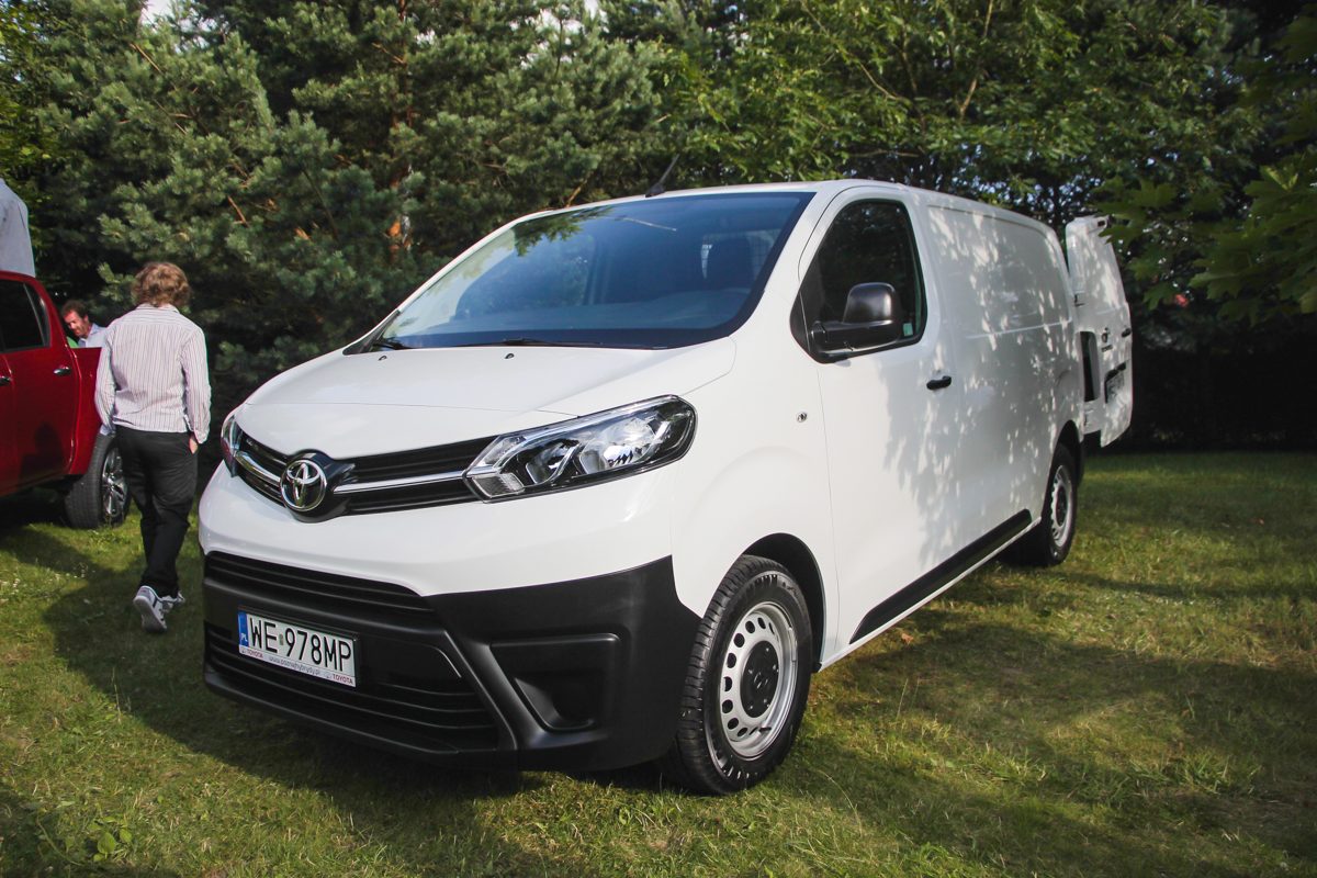 TOYOTA PROACE
