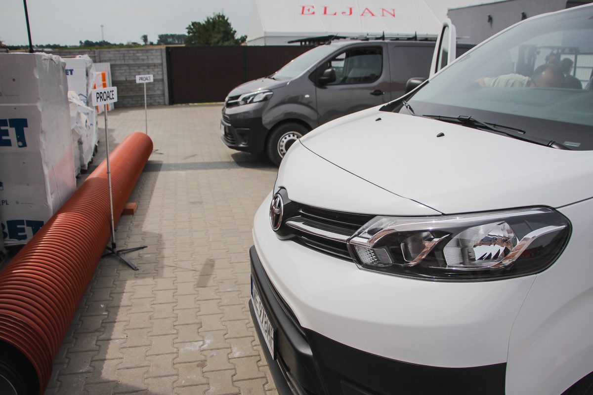 TOYOTA PROACE