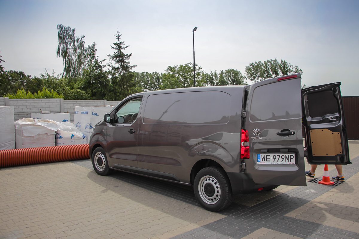 TOYOTA PROACE
