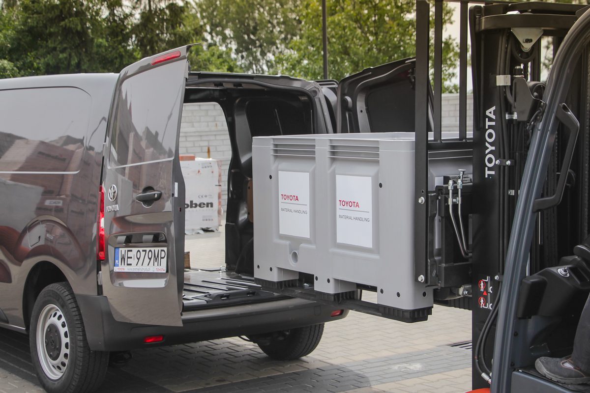 TOYOTA PROACE