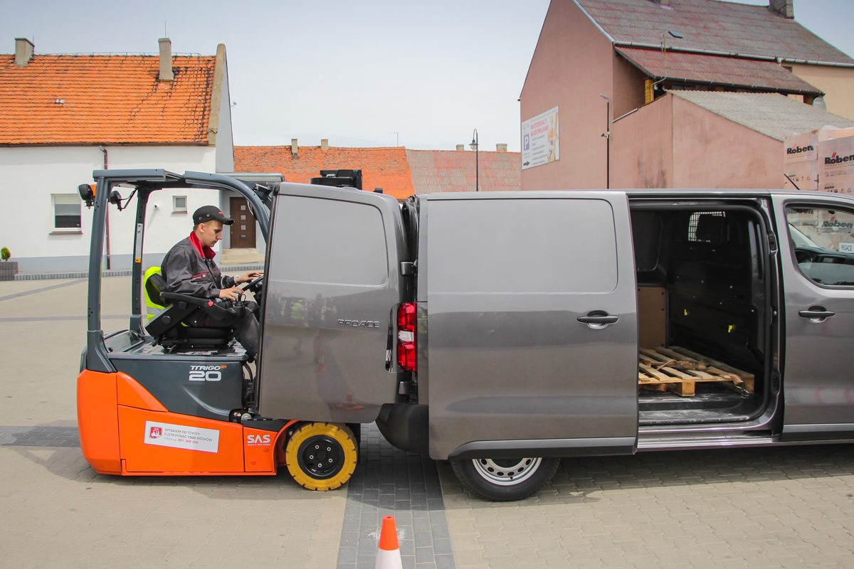TOYOTA PROACE