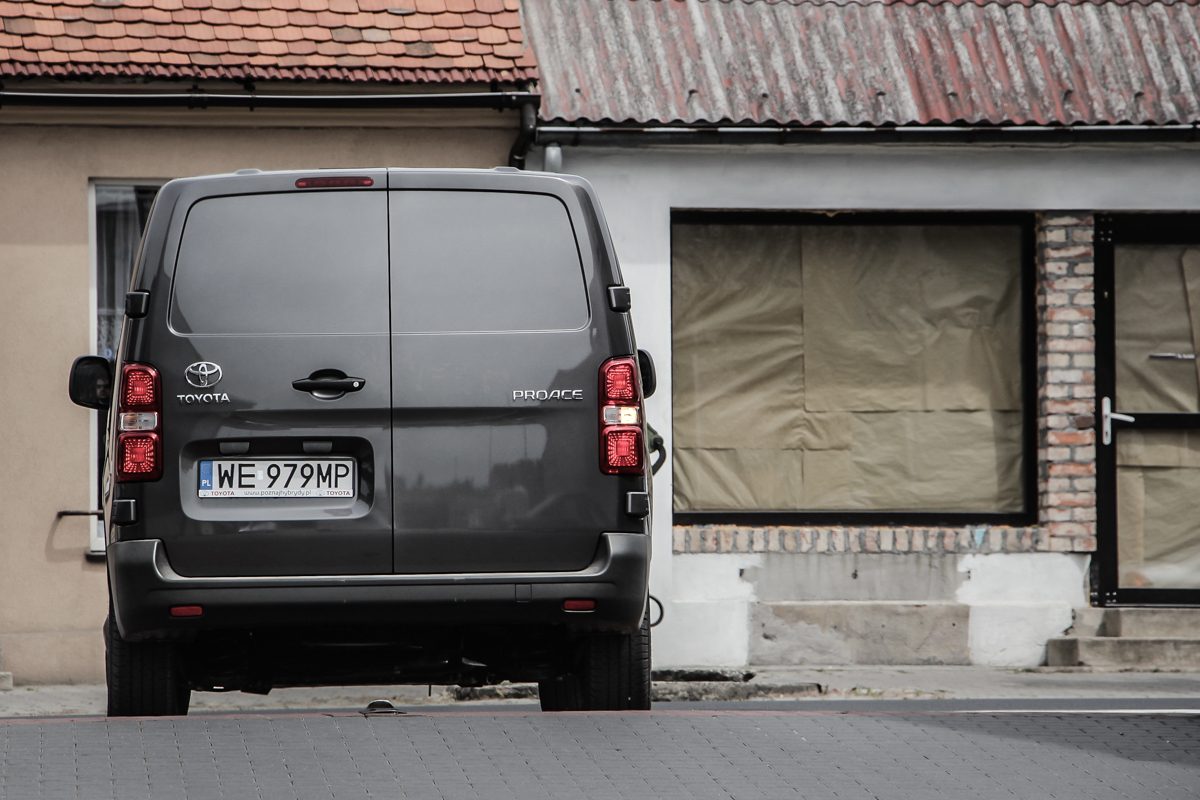 TOYOTA PROACE