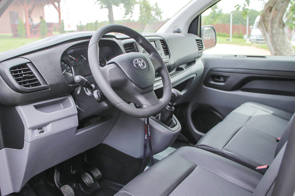 TOYOTA PROACE