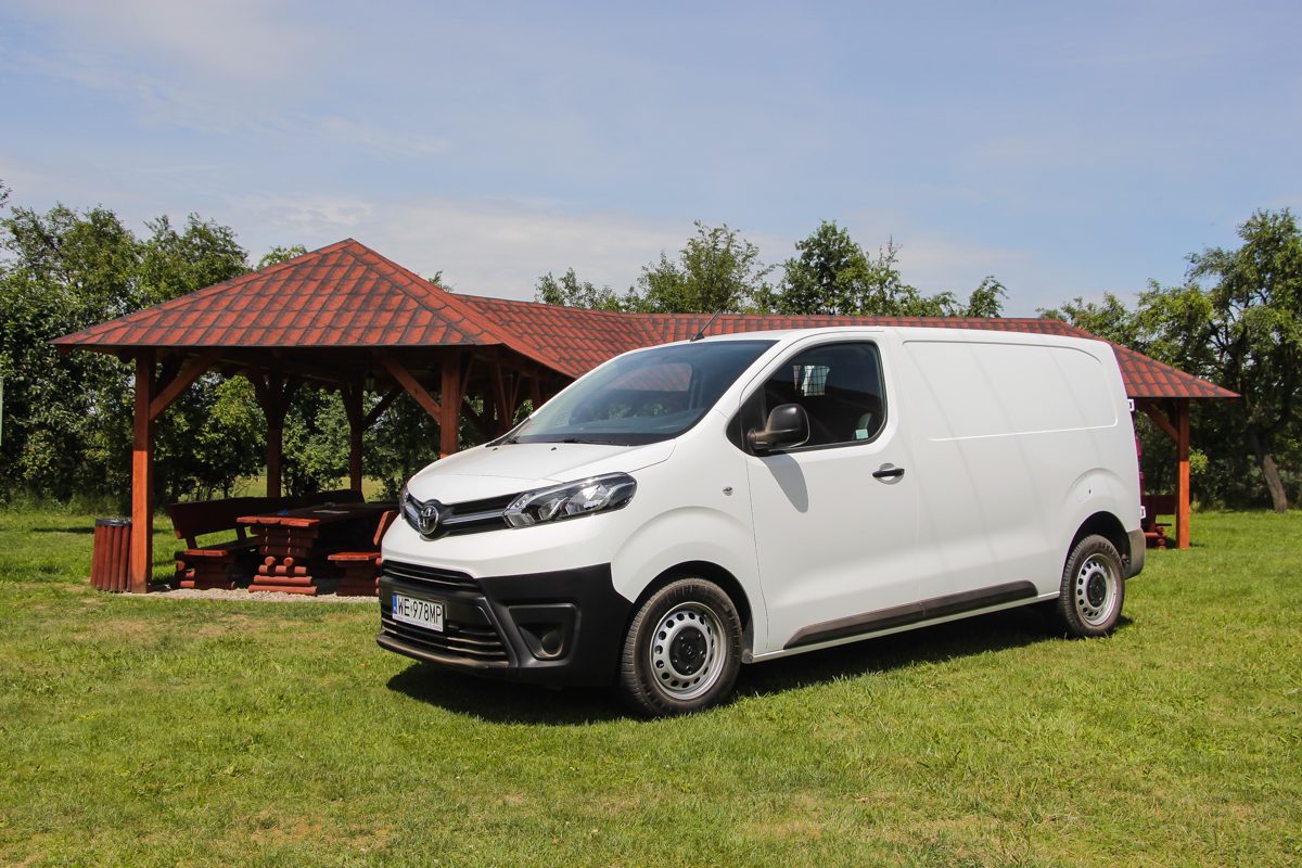 TOYOTA PROACE