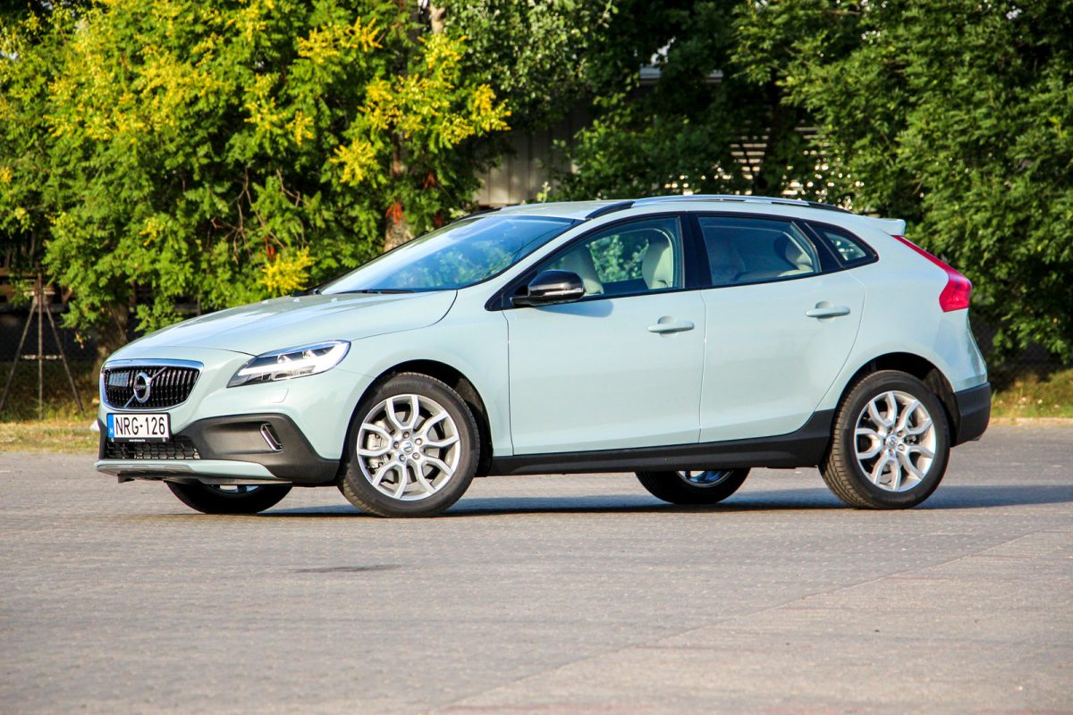 VOLVO V40