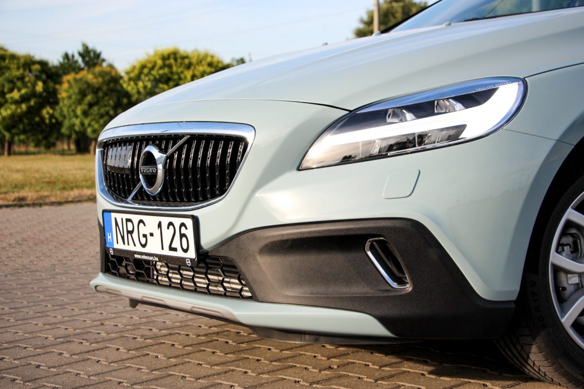 VOLVO V40