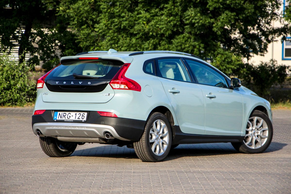 VOLVO V40