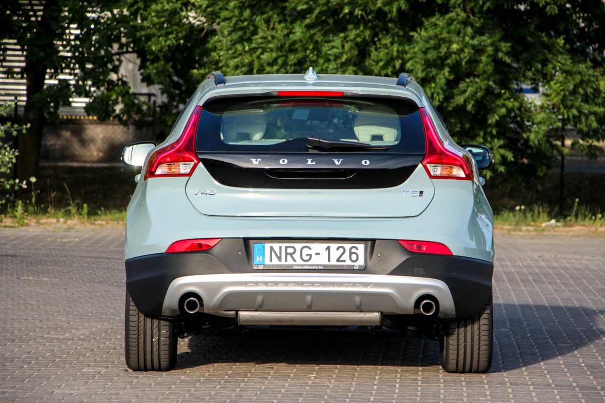 VOLVO V40