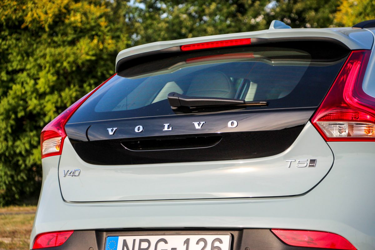 VOLVO V40