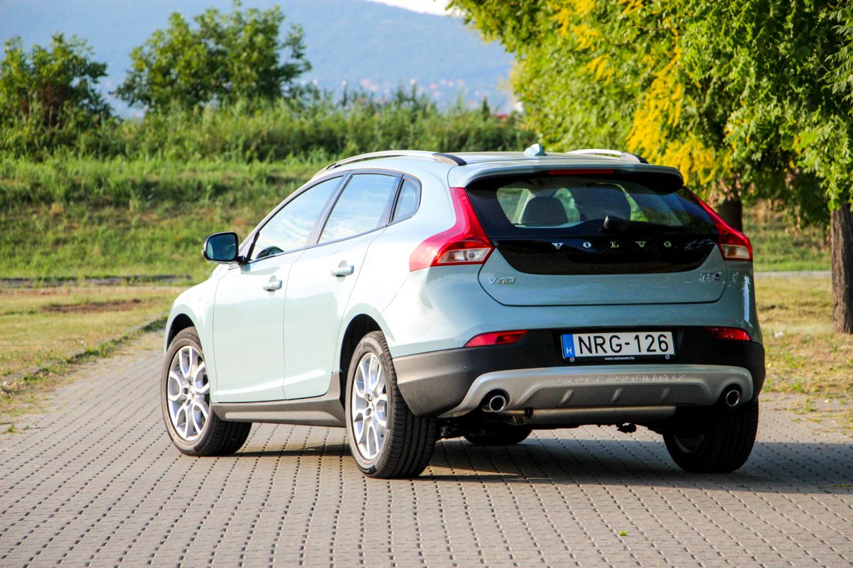 VOLVO V40