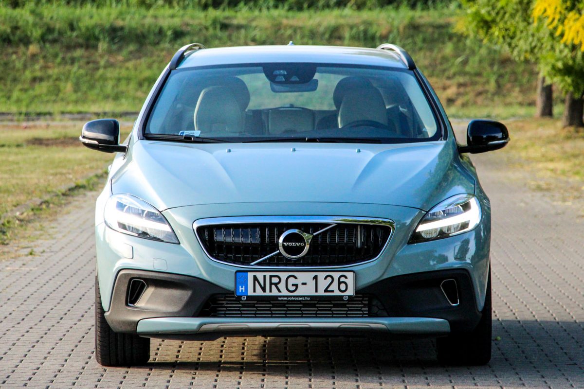 VOLVO V40