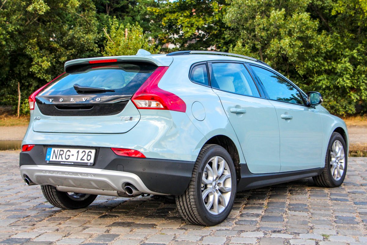 VOLVO V40