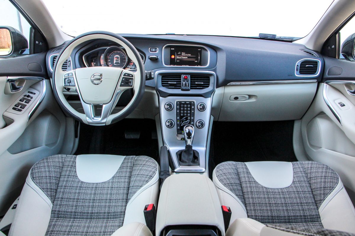VOLVO V40