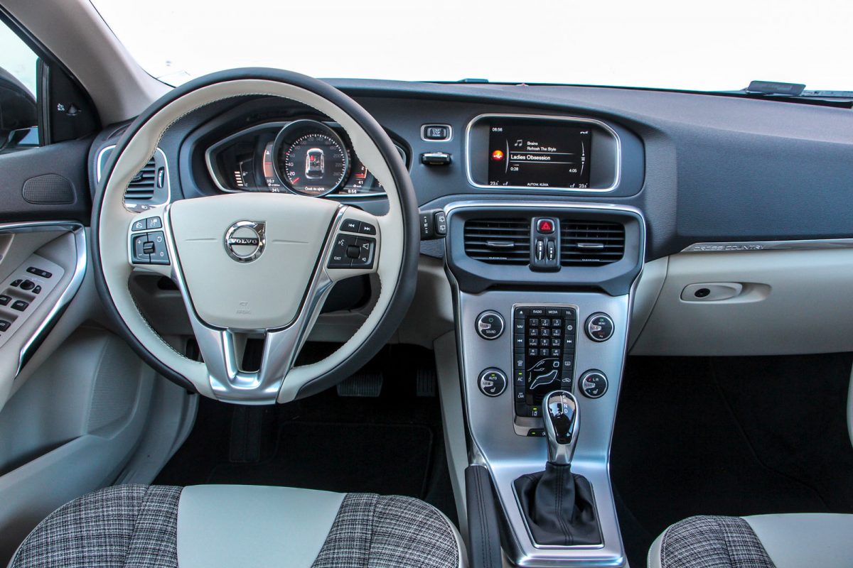VOLVO V40
