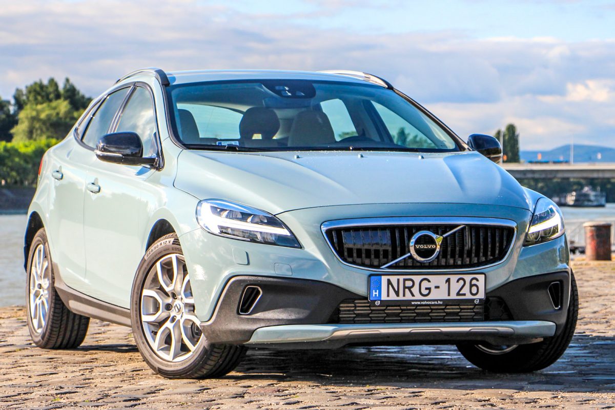 VOLVO V40