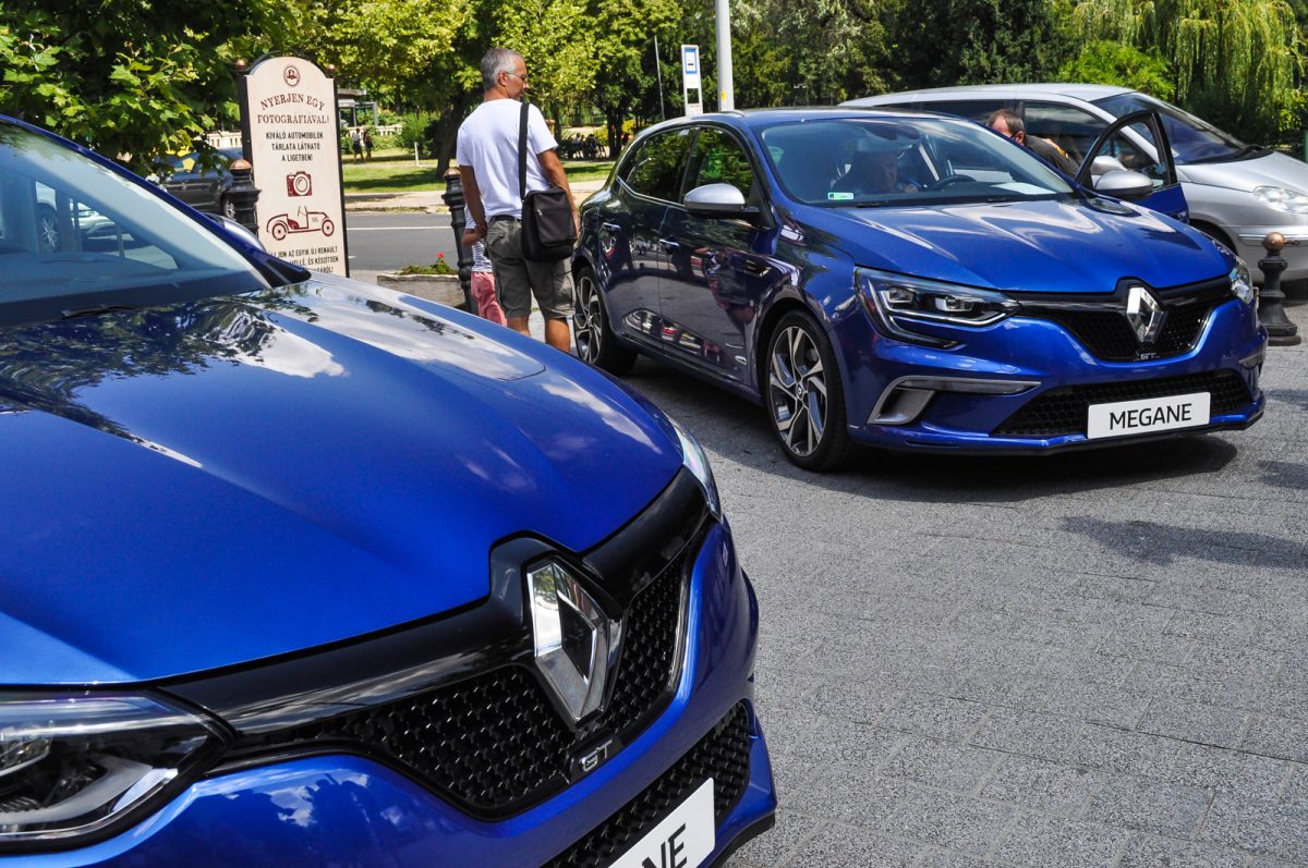 RENAULT