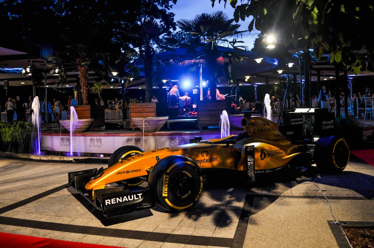 RENAULT