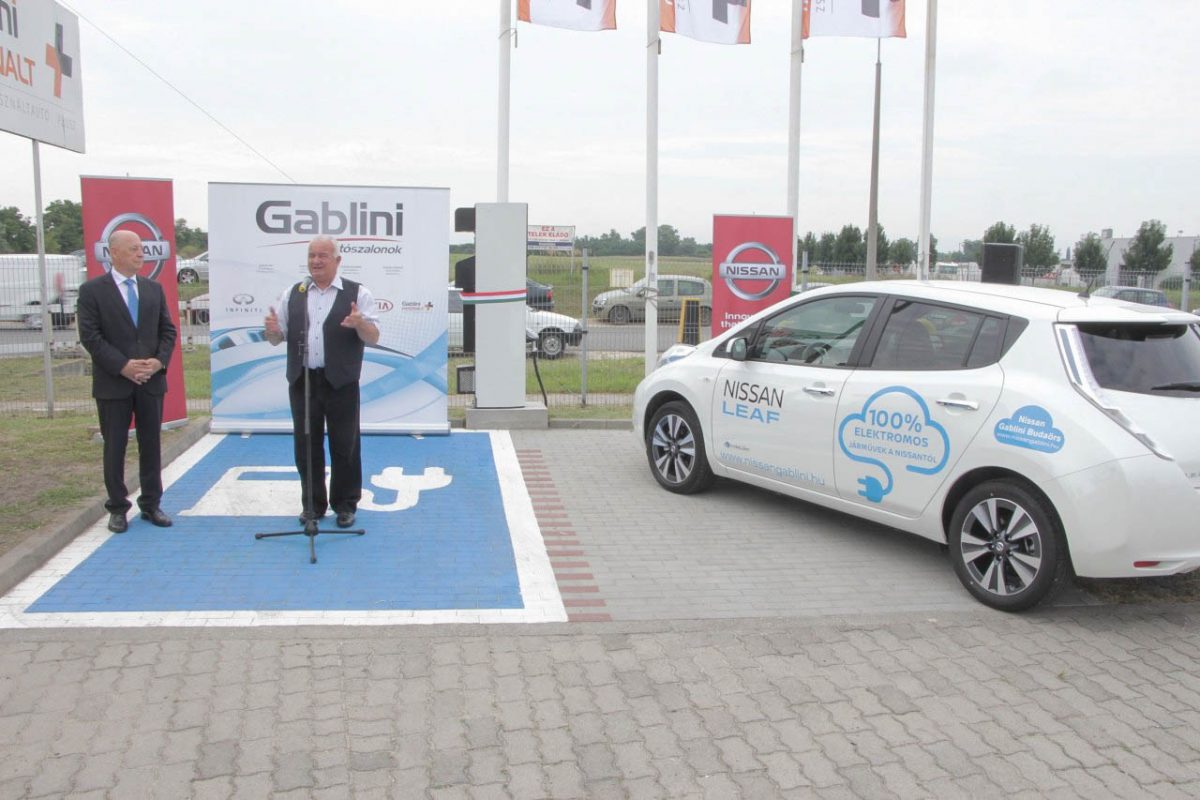 NISSAN LEAF