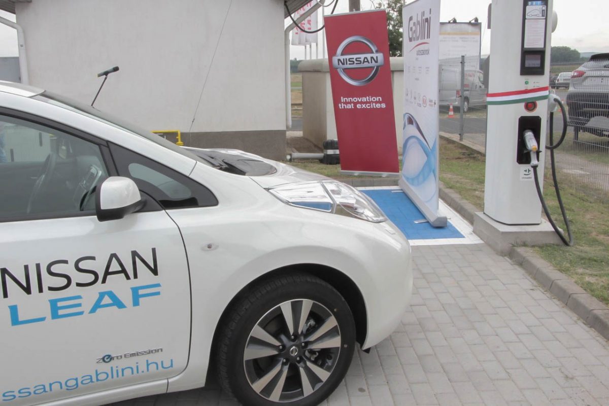 NISSAN LEAF