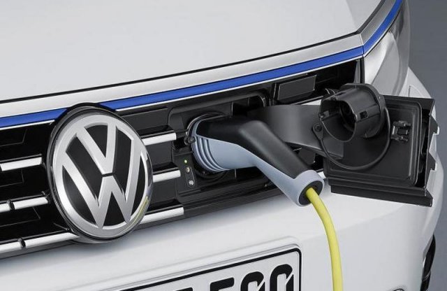A Volkswagen ráerősít a hibridek gyártására