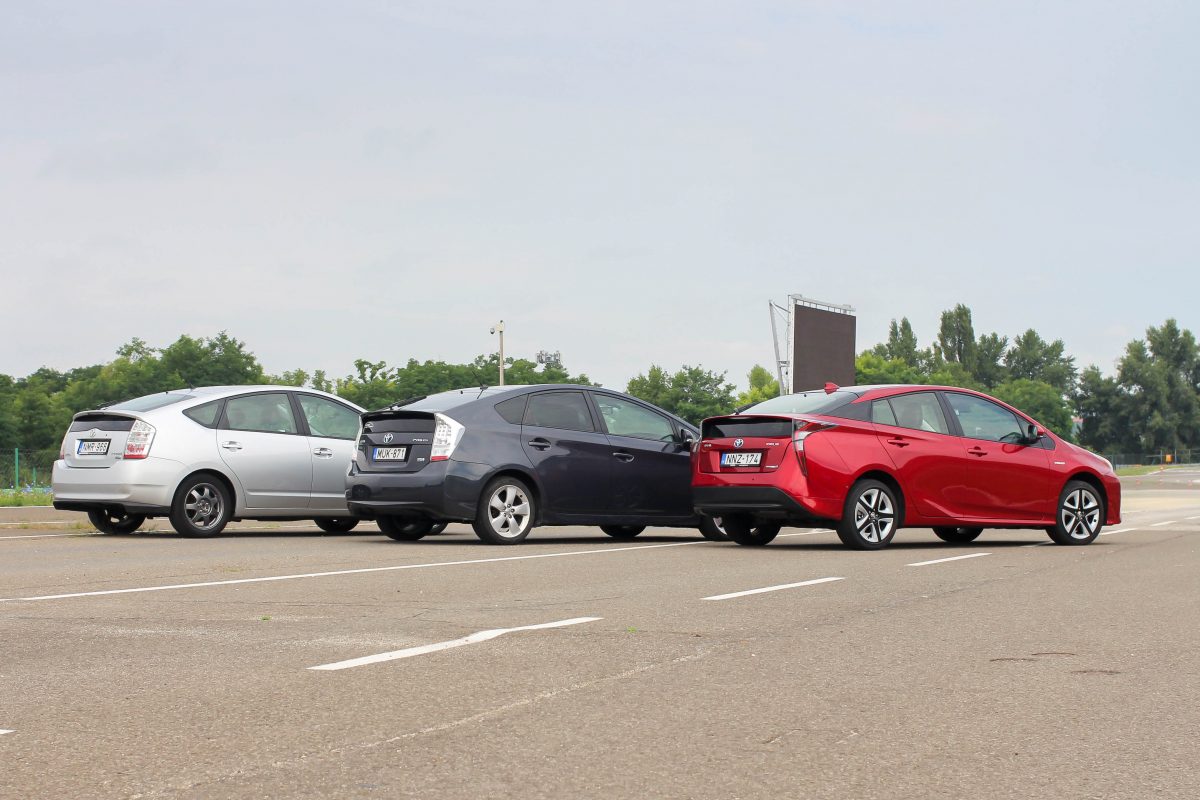 TOYOTA PRIUS